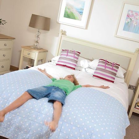 Swandown Lodges Chard Bagian luar foto