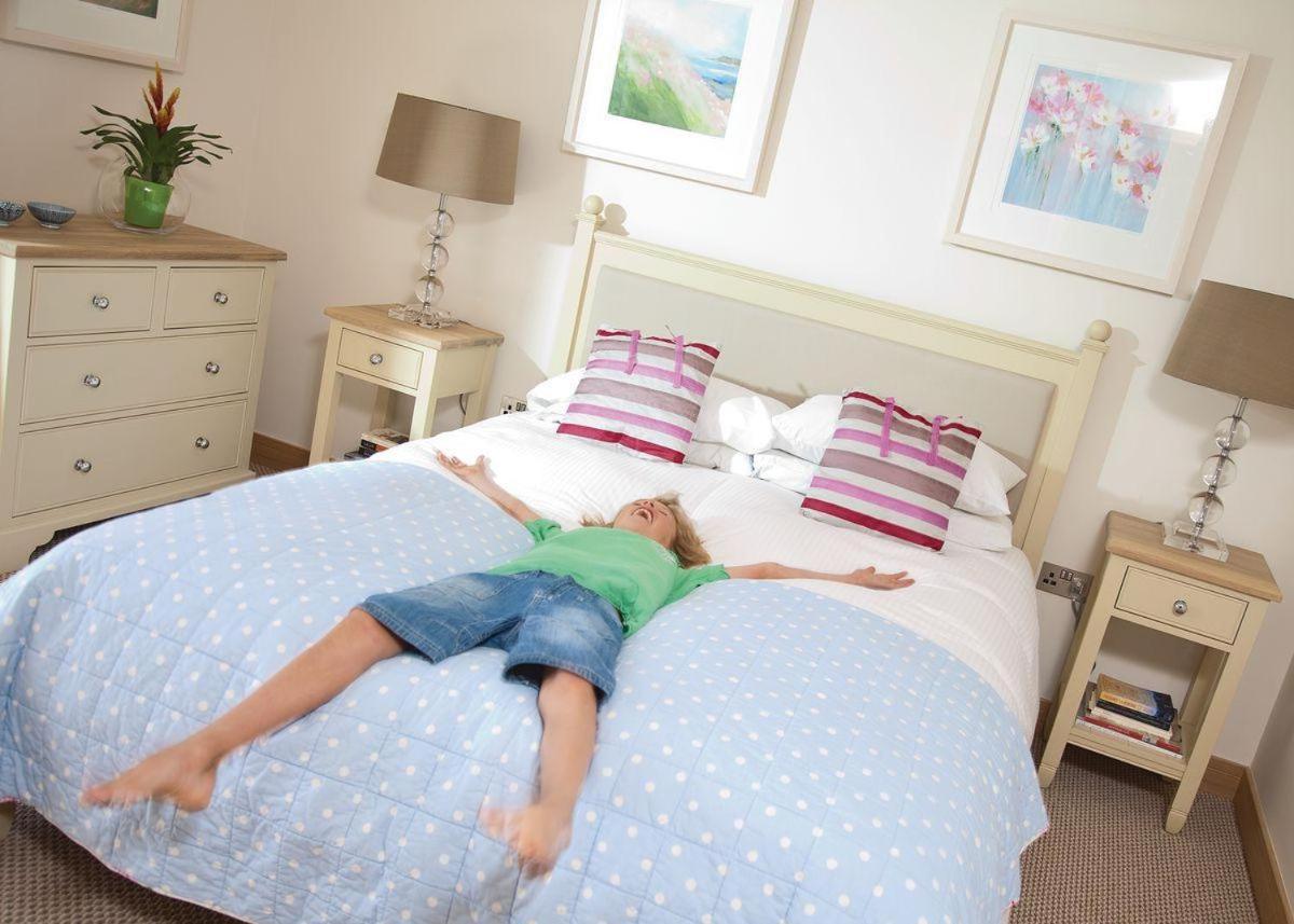 Swandown Lodges Chard Bagian luar foto