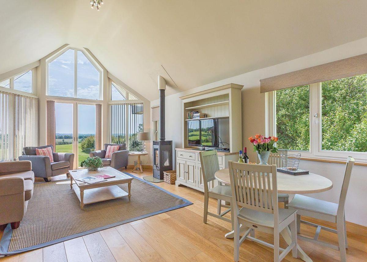 Swandown Lodges Chard Bagian luar foto
