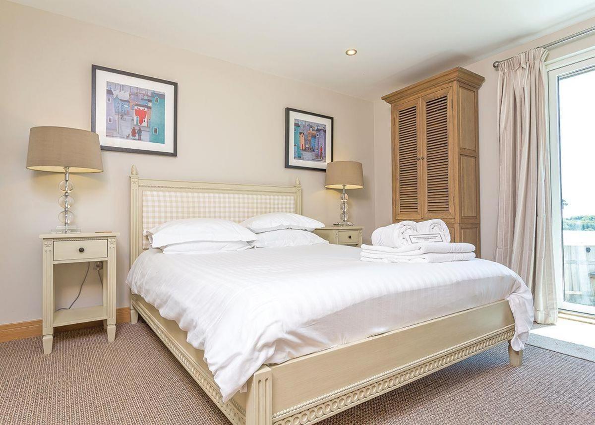 Swandown Lodges Chard Bagian luar foto