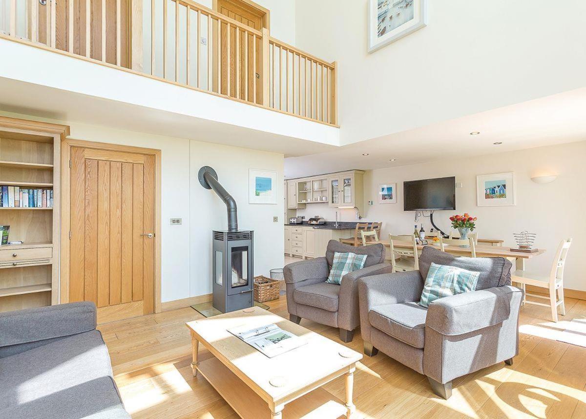 Swandown Lodges Chard Bagian luar foto
