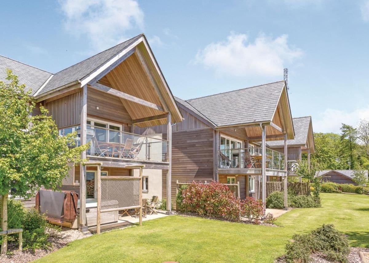 Swandown Lodges Chard Bagian luar foto