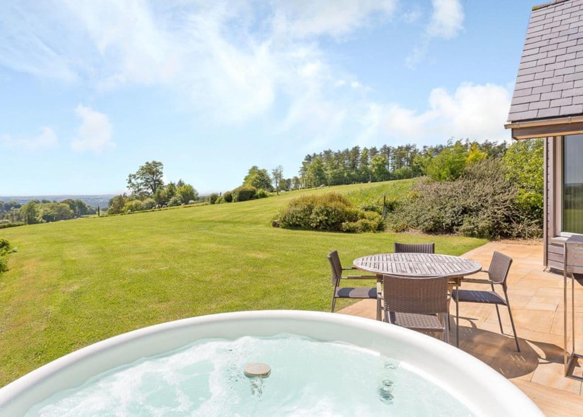 Swandown Lodges Chard Bagian luar foto