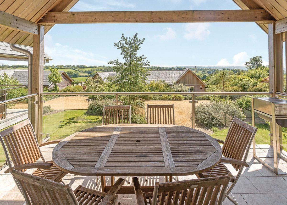 Swandown Lodges Chard Bagian luar foto