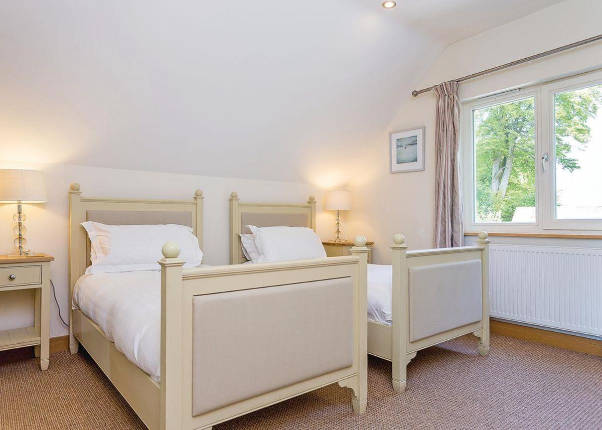 Swandown Lodges Chard Bagian luar foto
