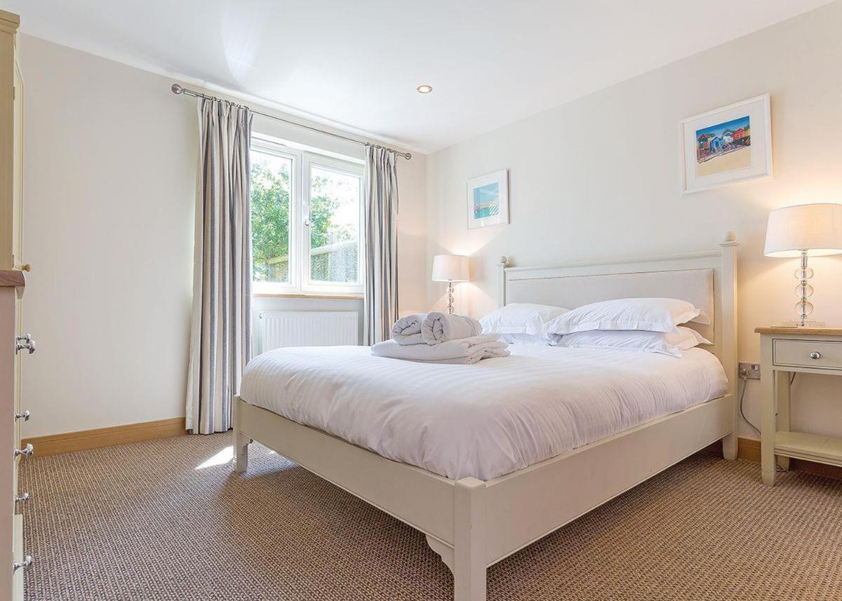 Swandown Lodges Chard Bagian luar foto