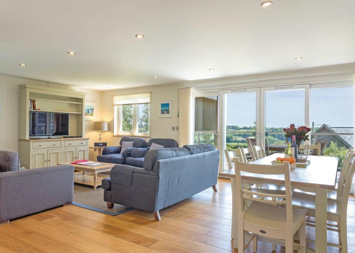 Swandown Lodges Chard Bagian luar foto