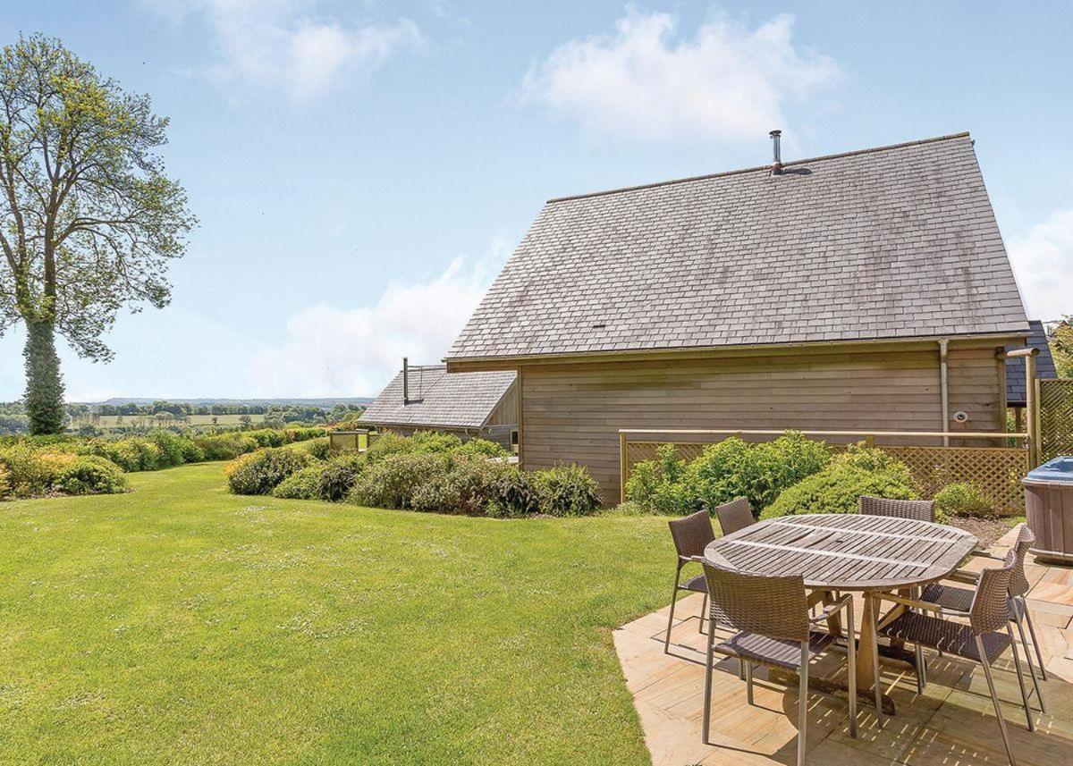 Swandown Lodges Chard Bagian luar foto
