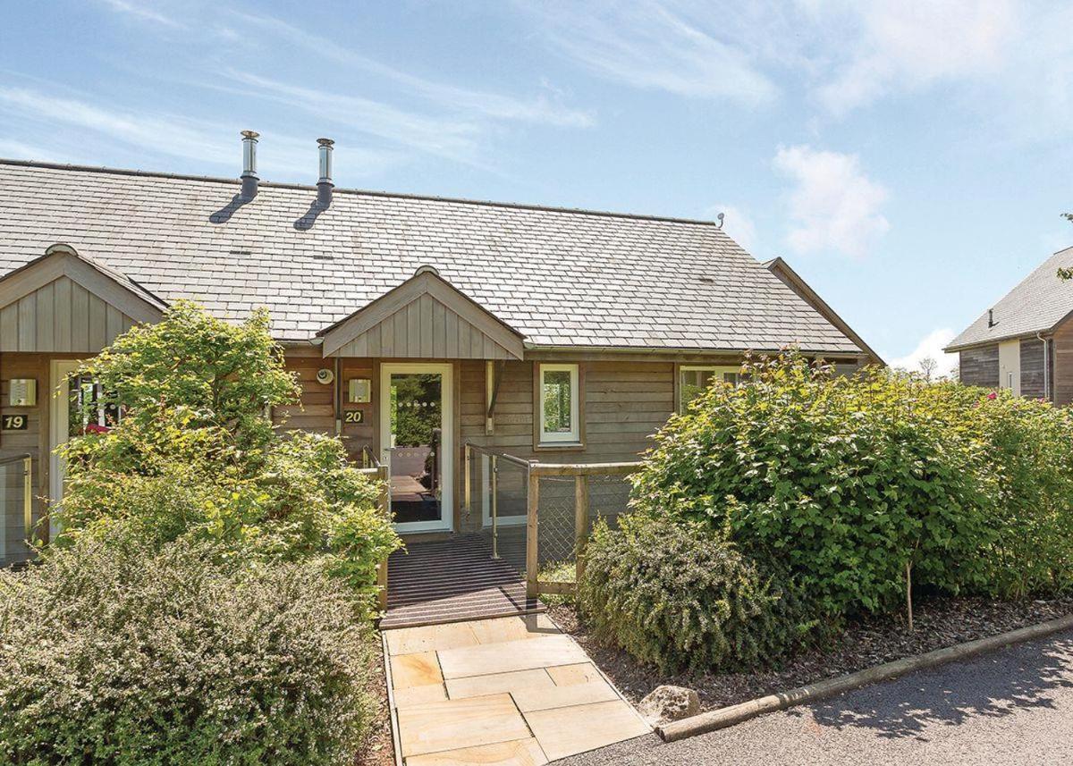 Swandown Lodges Chard Bagian luar foto