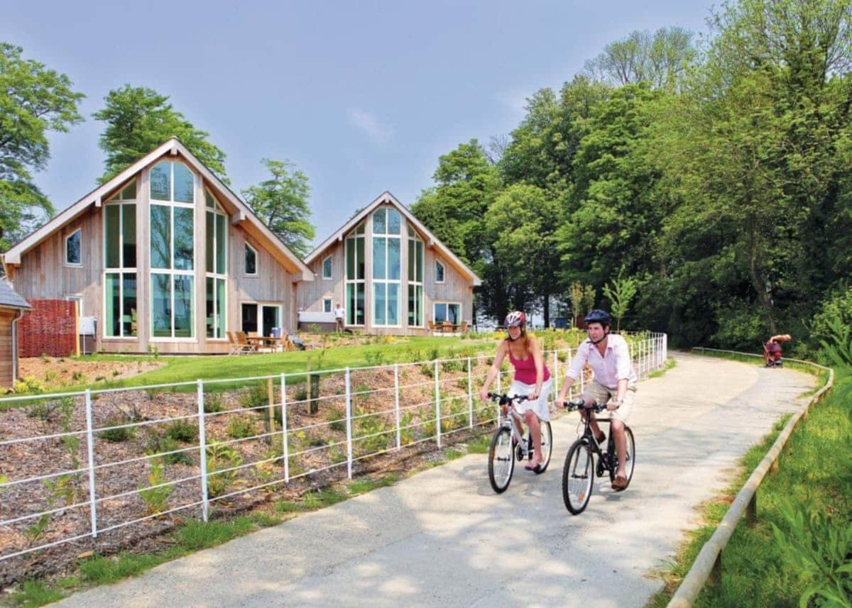 Swandown Lodges Chard Bagian luar foto