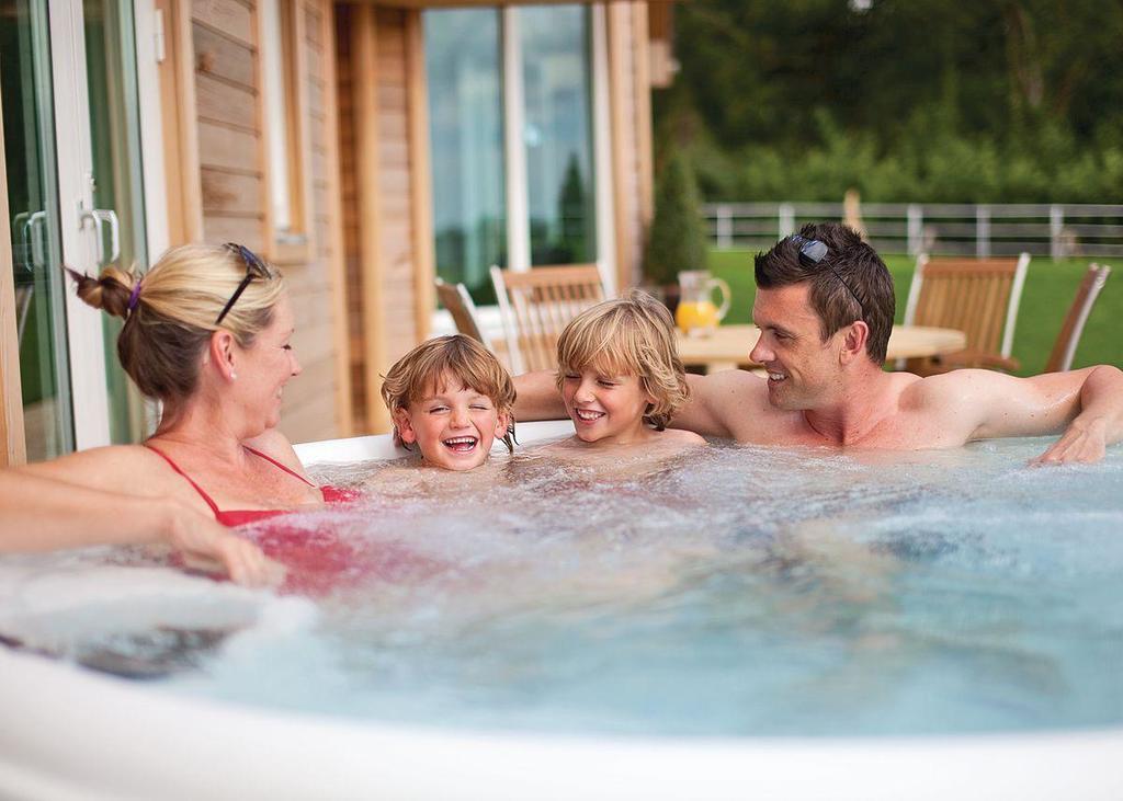 Swandown Lodges Chard Bagian luar foto