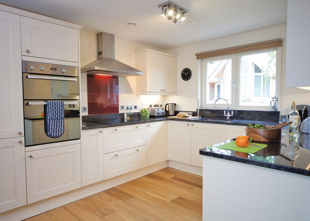 Swandown Lodges Chard Bagian luar foto