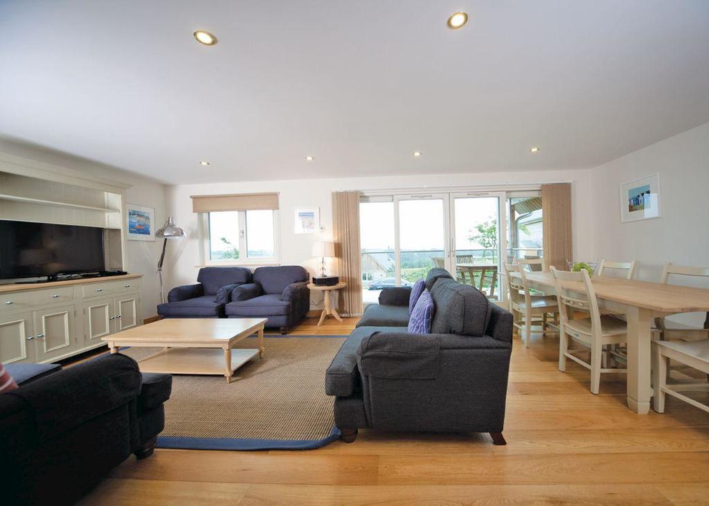 Swandown Lodges Chard Bagian luar foto