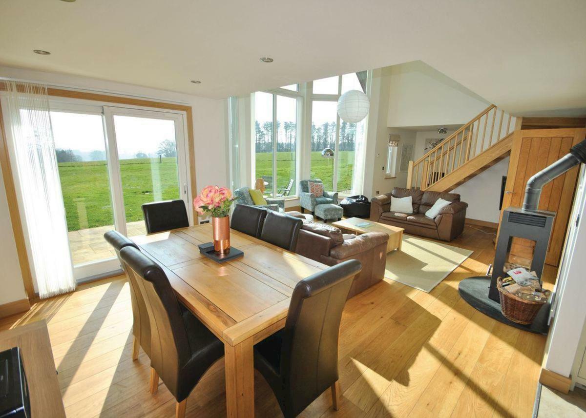 Swandown Lodges Chard Bagian luar foto